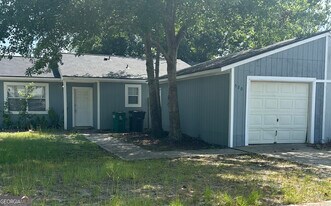 520 Chateau Cir in St. Marys, GA - Building Photo