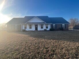 1240 Inabinet Dr in Sumter, SC - Building Photo