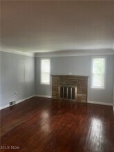 4174 Root Rd in North Olmsted, OH - Foto de edificio - Building Photo