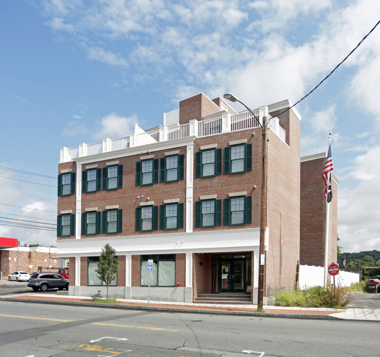 947 Hope St in Stamford, CT - Foto de edificio