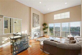 5672 Como Cir in Los Angeles, CA - Building Photo - Building Photo