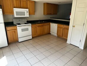 3334 S Oaklawn Cir in Bloomington, IN - Building Photo - Building Photo