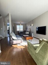 83 Shelley Cir in East Windsor, NJ - Foto de edificio - Building Photo