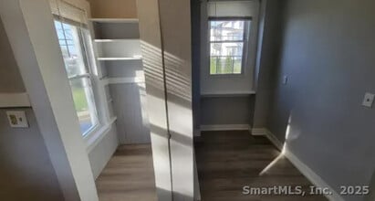 570 Broad St in Meriden, CT - Foto de edificio - Building Photo