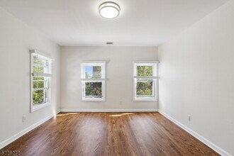 14 Munn St in Montclair, NJ - Building Photo - Building Photo