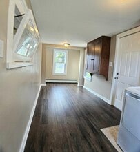 130 Woodlawn Ave, Unit Front in Mountain Top, PA - Foto de edificio - Building Photo