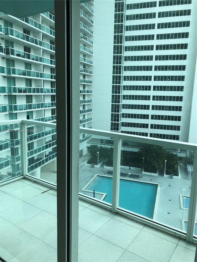 1900 N Bayshore Dr, Unit 1609 in Miami, FL - Building Photo - Building Photo