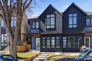 3517 42 St SW in Calgary, AB - Building Photo