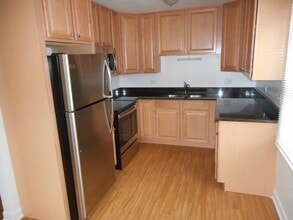 240 N Smith St, Unit A in Palatine, IL - Foto de edificio - Building Photo