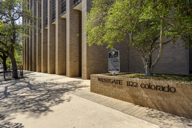 1122 Colorado St in Austin, TX - Foto de edificio - Building Photo