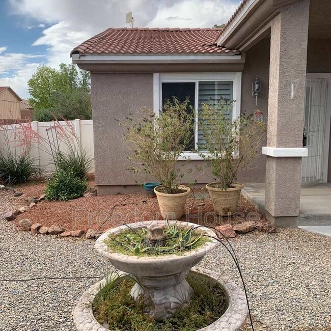 5945 Badlands Ln in Pahrump, NV - Building Photo - Building Photo