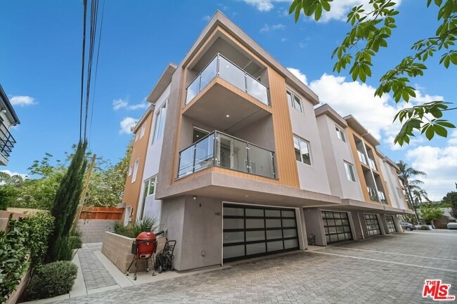 property at 11821 Holly Wy