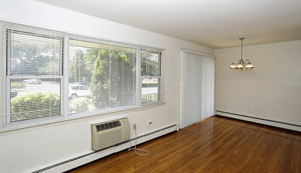 Rolling Gardens Apartment Homes Mahwah, NJ Apartments