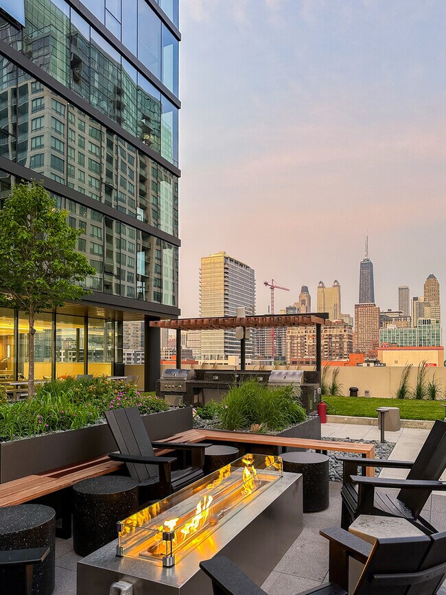 808 N Cleveland Ave in Chicago, IL - Building Photo - Building Photo