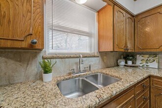 4226 Justice Ln in Garland, TX - Foto de edificio - Building Photo