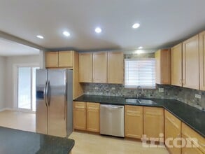 1130 Pinehurst Ln in Schaumburg, IL - Building Photo - Building Photo