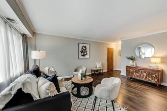 1303 N Ode St, Unit 215 in Arlington, VA - Building Photo - Building Photo