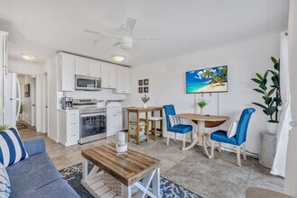 40 Folly Field Rd in Hilton Head Island, SC - Building Photo - Building Photo