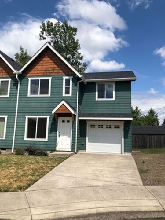 3637 E Amazon Dr in Eugene, OR - Building Photo