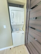 8221 Alcove Ave in North Hollywood, CA - Foto de edificio - Building Photo