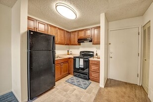 Austin Park in Colorado Springs, CO - Building Photo