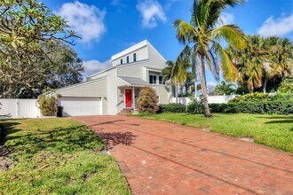 3601 Coquina Key Dr SE in St. Petersburg, FL - Building Photo - Building Photo