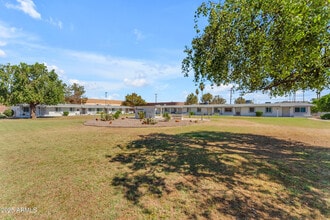 10612 W Oakmont Dr in Sun City, AZ - Building Photo - Building Photo