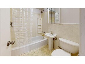 604 Holly Ave in St. Paul, MN - Building Photo - Building Photo