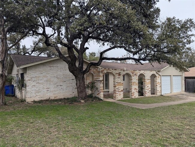 property at 907 S Riviera Cir