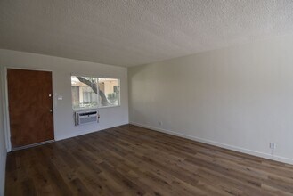 6245 Cahuenga Blvd, Unit 05 in Los Angeles, CA - Building Photo - Building Photo
