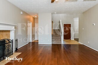 2558 Doral Dr in Baytown, TX - Foto de edificio - Building Photo