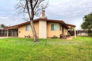 2000 Belcot Rd in Sacramento, CA - Building Photo