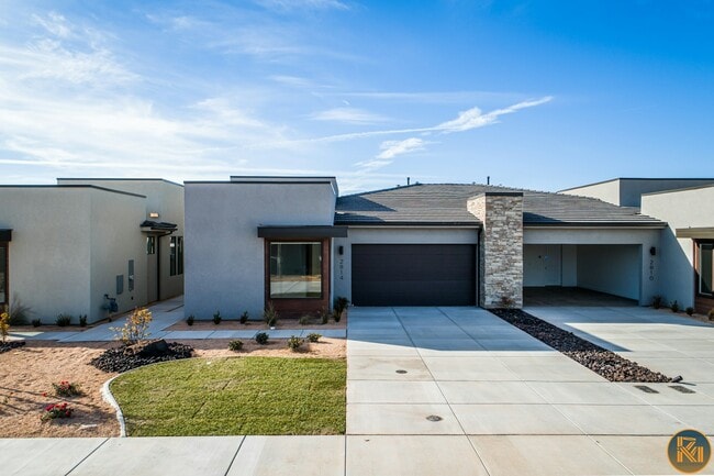 property at 2814 Oak Cir