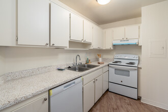 Mountain Shadows Apartments in Palmdale, CA - Foto de edificio - Interior Photo