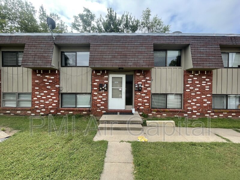 1706 S Fern St in Wichita, KS - Foto de edificio
