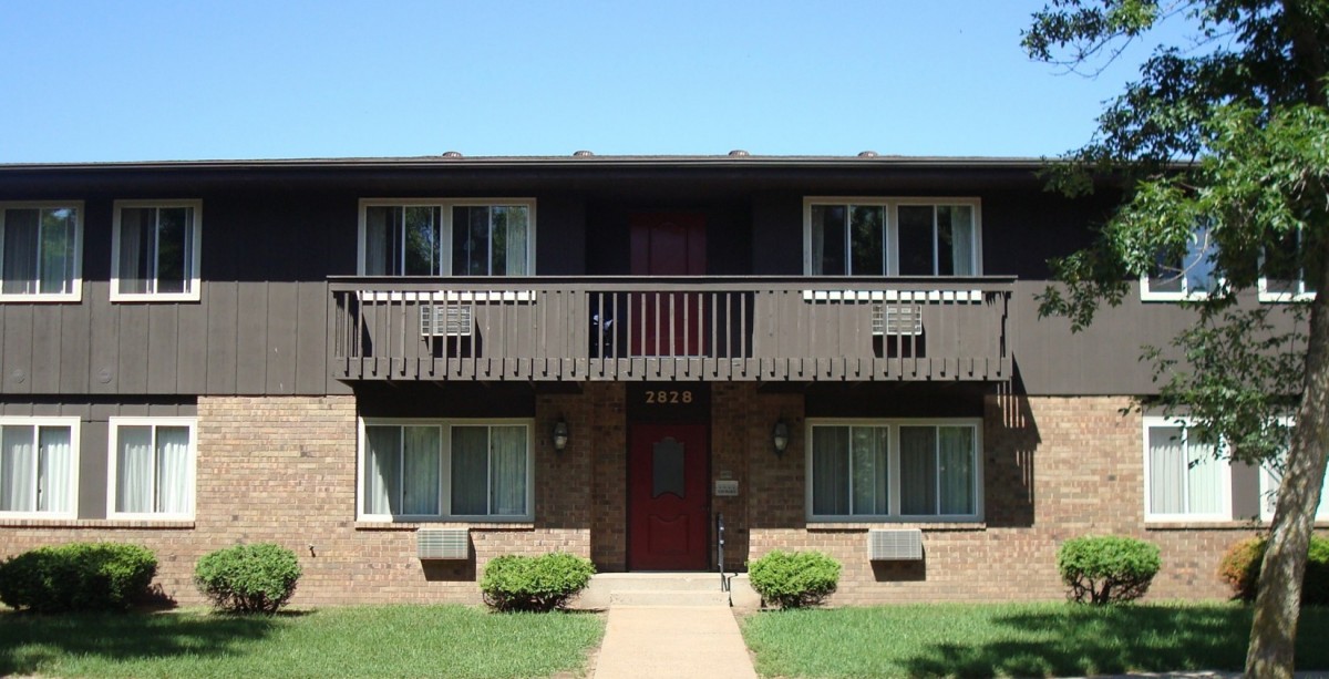 MacArthur Arms in Eau Claire, WI - Foto de edificio