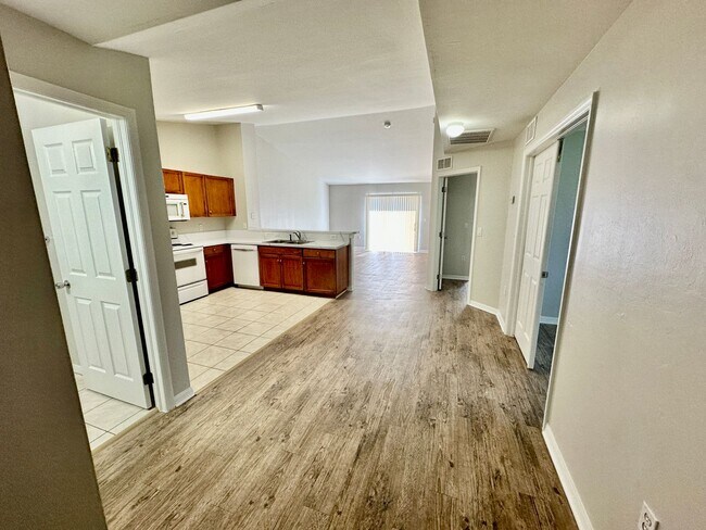 872 Eisenhower Blvd in Lehigh Acres, FL - Building Photo - Building Photo