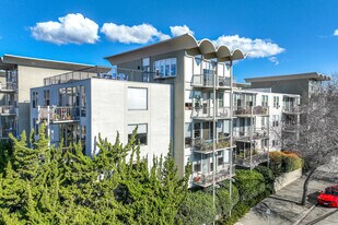 York Towers in Oakland, CA - Building Photo