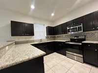 3345 W 86th Terrace in Hialeah, FL - Foto de edificio - Building Photo