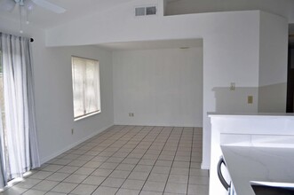 216 Gelf Ln in Modesto, CA - Foto de edificio - Building Photo