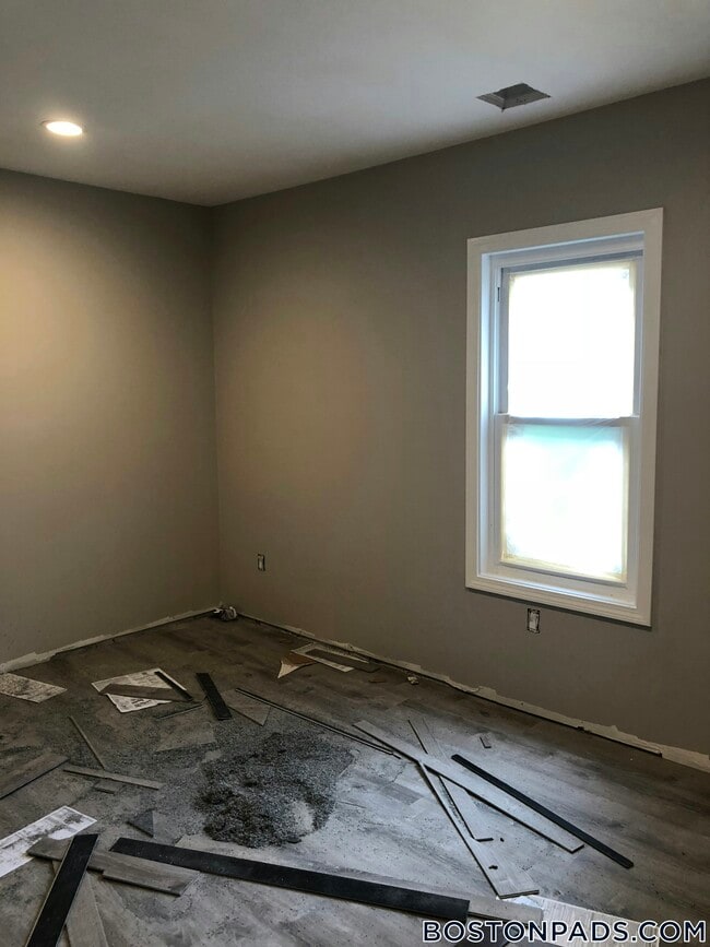 39 Long Ave, Unit 2 in Boston, MA - Building Photo - Building Photo