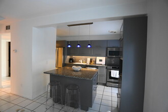 831 Huntington Ct in Winter Park, FL - Foto de edificio - Building Photo