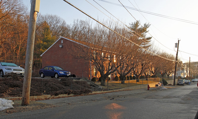 115-123 Overland Rd in Waltham, MA - Foto de edificio - Building Photo