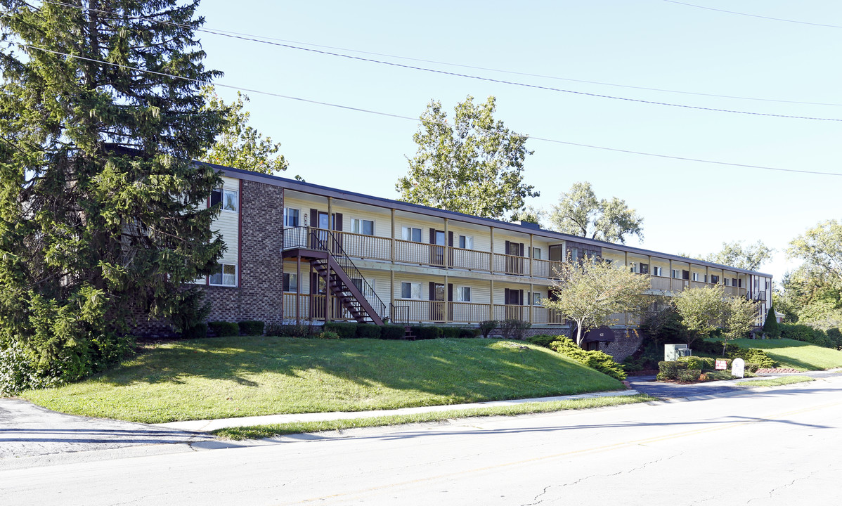 425 Park Ave in Fostoria, OH - Building Photo