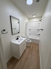 11446 Charleston Rd, Unit Apartment B in Red House, WV - Foto de edificio - Building Photo