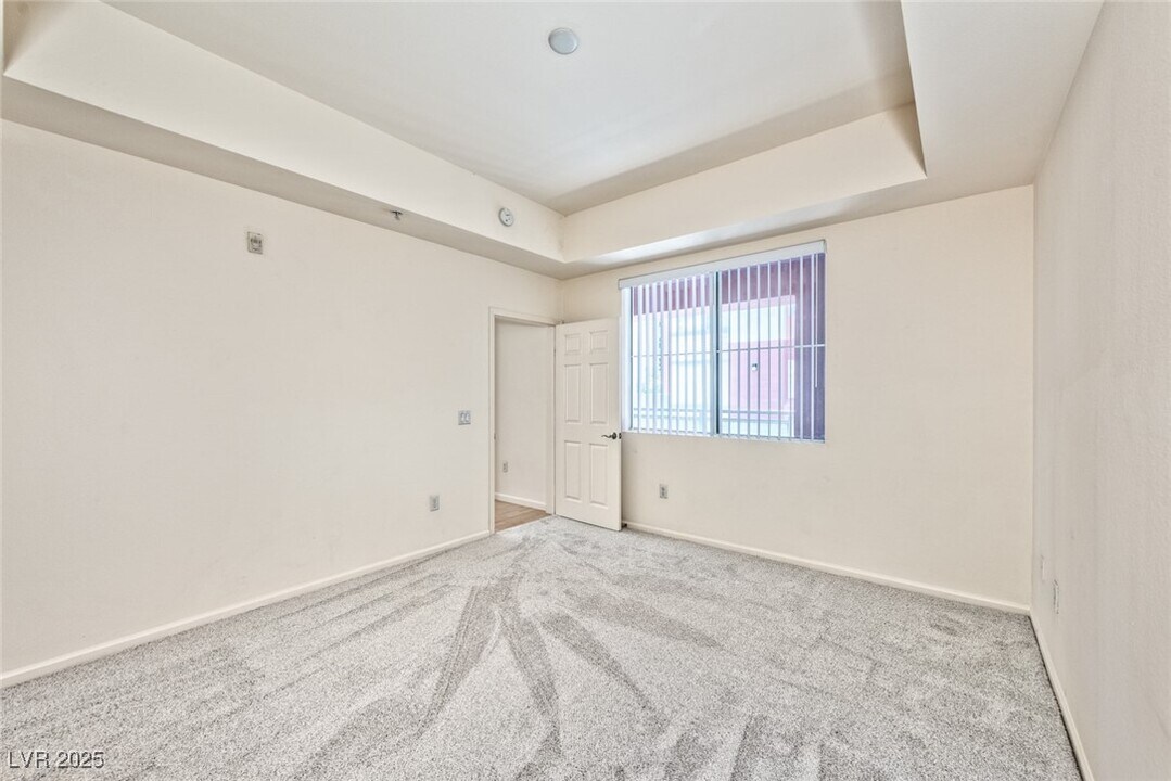 39 E Agate Ave in Las Vegas, NV - Building Photo