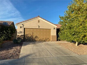 556 Green Gables Ave in Las Vegas, NV - Foto de edificio - Building Photo