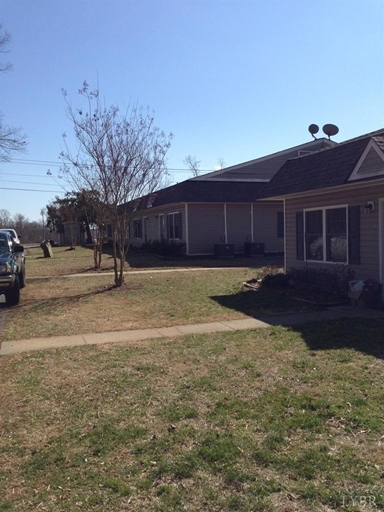 Peaks Crossing Apartments in Bedford, VA - Building Photo