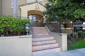 2201 Beverly Glen Blvd. in Los Angeles, CA - Building Photo - Building Photo