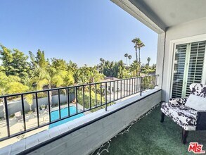 7560 Hollywood Blvd in Los Angeles, CA - Building Photo - Building Photo